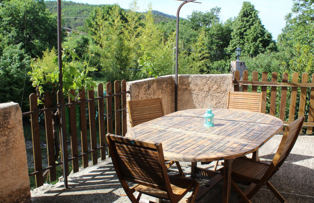 Terasse gites des lavandes beynes 04270 Magali AIMAR